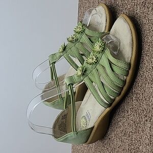 Earth Shoes Muse Green Floral Leather Sandals Sz 8.5